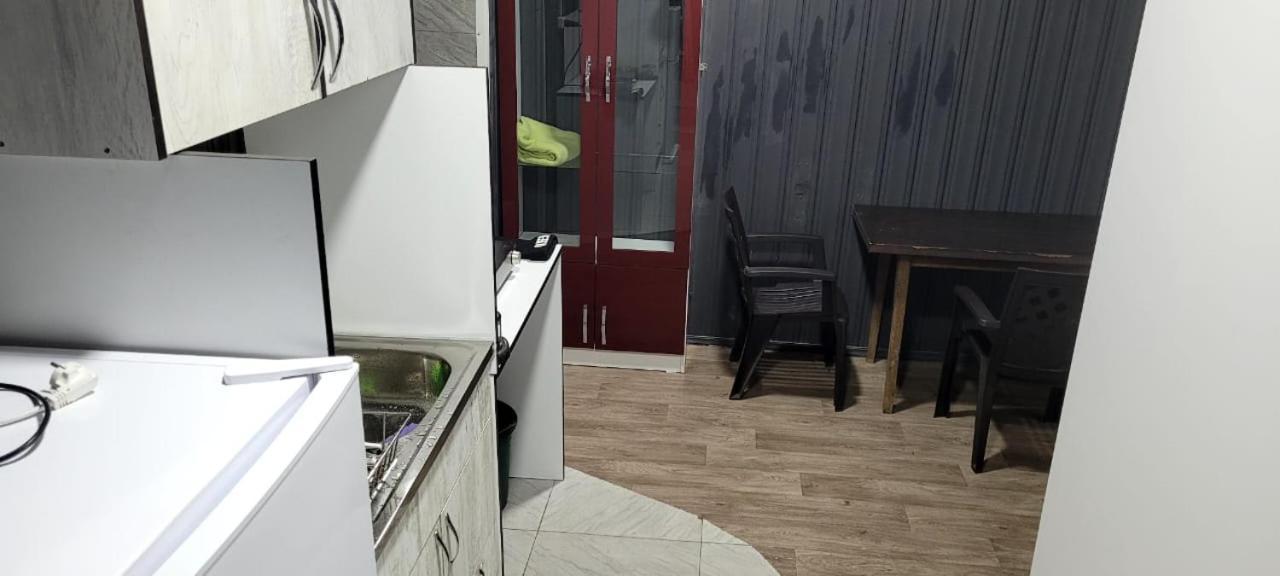 טביליסי Kiev Hostel מראה חיצוני תמונה